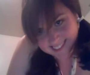 for webcam, mens hun fingerfucks kæreste i hendes teen fisse og derefter de selv onanere.