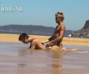 twink jovens casal faz sexo na praia deserta