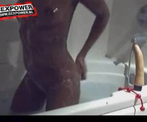 banyosunda web kamerası azgın zenci kız vibratör durur için onu ıslak kedi ve, sonra mastürbasyon çıplak vücudu sabun ve yıkar.