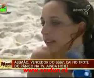 két srác elfogadja a braseel strandon legszebb szamár, azt állapítja meg, a legszebb